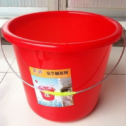 加厚耐摔，品质之选——厂家直销多功能带铁把塑料水桶